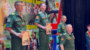 Сила, меткость и выносливость: в Белогорском гарнизоне прошёл чемпионат по военному троеборью - gtrkamur.ru