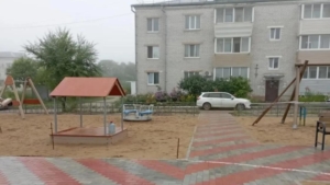 В Свободном продолжают благоустраивать дворы по госпрограмме - gtrkamur.ru