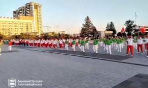 Почти 300 танцоров из России и Китая выступили в Благовещенске - gtrkamur.ru