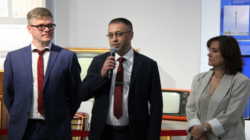 25 лет в эфире: амурский филиал РТРС открыл юбилейную выставку в музее - gtrkamur.ru