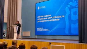 «Векторы развития»: в регионе наградили лучших педагогов и определили стратегию на учебный год - gtrkamur.ru