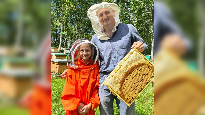 Четыре поколения ульев: как семья хореографа из Благовещенска хранит пасечную традицию - gtrkamur.ru