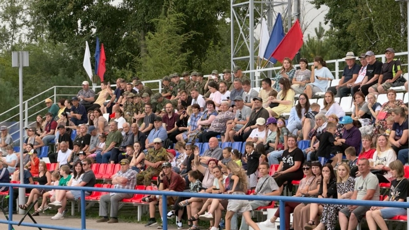 Матч «Темпа» собрал рекордных 1194 зрителя: белогорские болельщики получили арбузы - gtrkamur.ru
