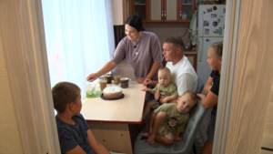 «Семья — это взаимопомощь, взаимопонимание, поддержка друг друга»: история семьи Загвоздкиных из Петропавловки - gtrkamur.ru