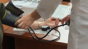 «Младшая медсестра по уходу»: в Приамурье запускают новую программу подготовки кадров для помощи врачам - gtrkamur.ru