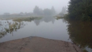 Вода прибывает: в селе Марково организовали лодочную переправу - gtrkamur.ru