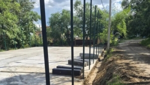 В Плодопитомнике строят универсальную спортплощадку: готовность — почти 30% - gtrkamur.ru