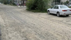 После проверки прокуратуры дорогу у школы искусств в Магдагачах привели в порядок - gtrkamur.ru