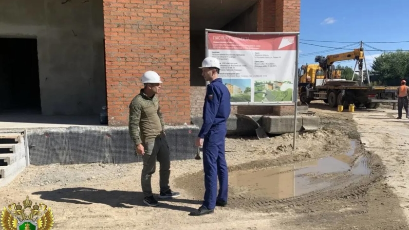 Прокуратура проверила строительство поликлиники в Екатеринославке - gtrkamur.ru