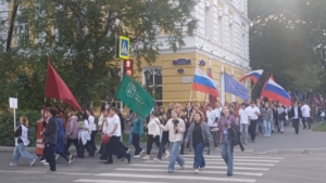 Парад студенчества объединил все вузы и колледжи Благовещенска - gtrkamur.ru