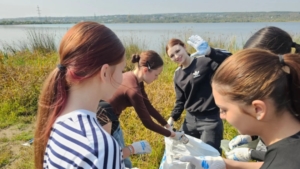 Почти 150 активистов очистили берег Чигиринского водохранилища - gtrkamur.ru