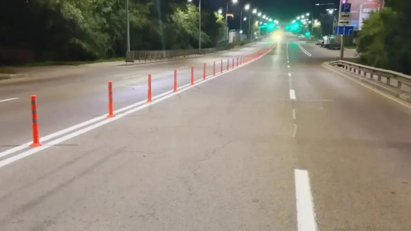 На Театральной в Благовещенске обновили разметку и впервые установили сигнальные столбики - gtrkamur.ru