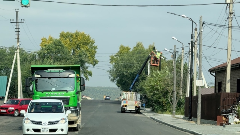 Белогорск меняет въезд и улицы: новые фонари, асфальт и опоры освещения - gtrkamur.ru