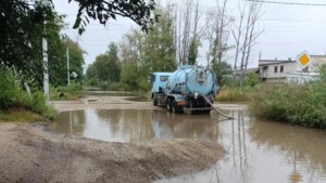 За сутки с улиц Благовещенска откачали почти 150 тысяч литров воды - gtrkamur.ru