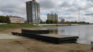 Круглый год в Амуре: в Благовещенске собирают понтонный бассейн - gtrkamur.ru