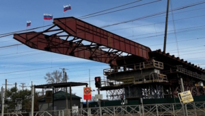 В Белогорске начали надвигать последние пролетные строения нового путепровода - gtrkamur.ru