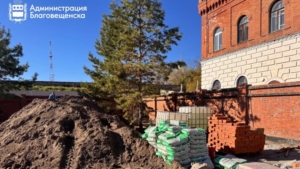 В сквере у ДВОКУ в Благовещенске готовят основание под тротуар - gtrkamur.ru