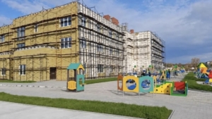 В новом детском саду Свободного устанавливают окна и прокладывают коммуникации - gtrkamur.ru