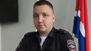 «До скорой — 60 км»: участковый из Магдагачинского округа остановил кровотечение девушке и довез ее до медиков - gtrkamur.ru