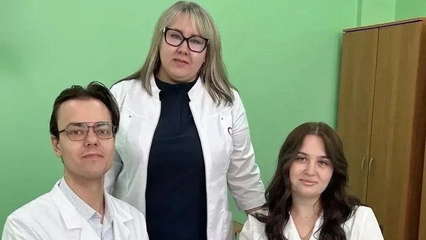 Два молодых специалиста начали работу в Тындинской больнице под руководством наставника - gtrkamur.ru