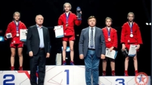 Амурские самбисты привезли из Москвы золото и две бронзы - gtrkamur.ru