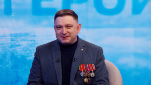 Наши герои: ветеран СВО Андрей Смола расскажет свой путь от передовой до министерства - gtrkamur.ru