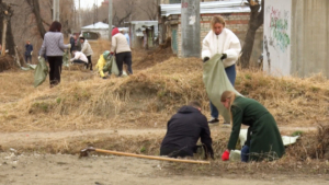 Общегородской субботник в Благовещенске: более 1200 человек уже приняли участие в акции «Город берегу» - gtrkamur.ru